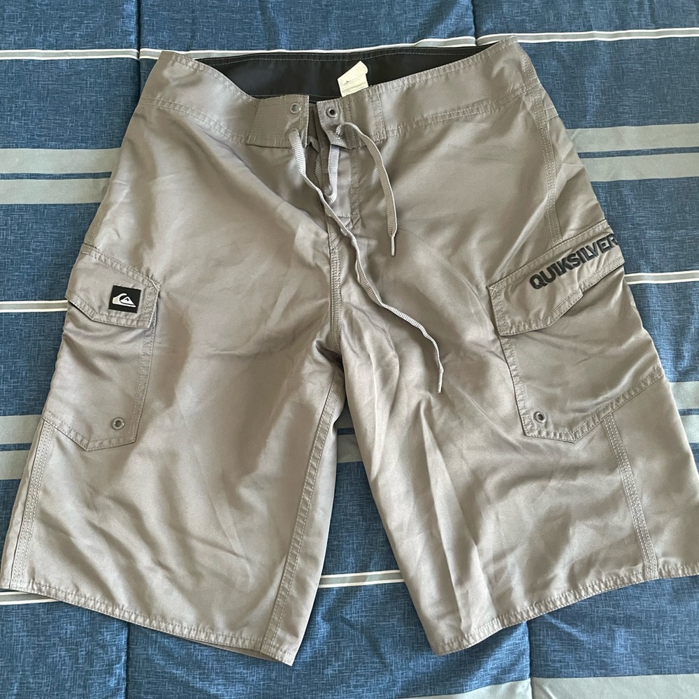 Like New Men’s Quicksilver Board Shorts- size 30